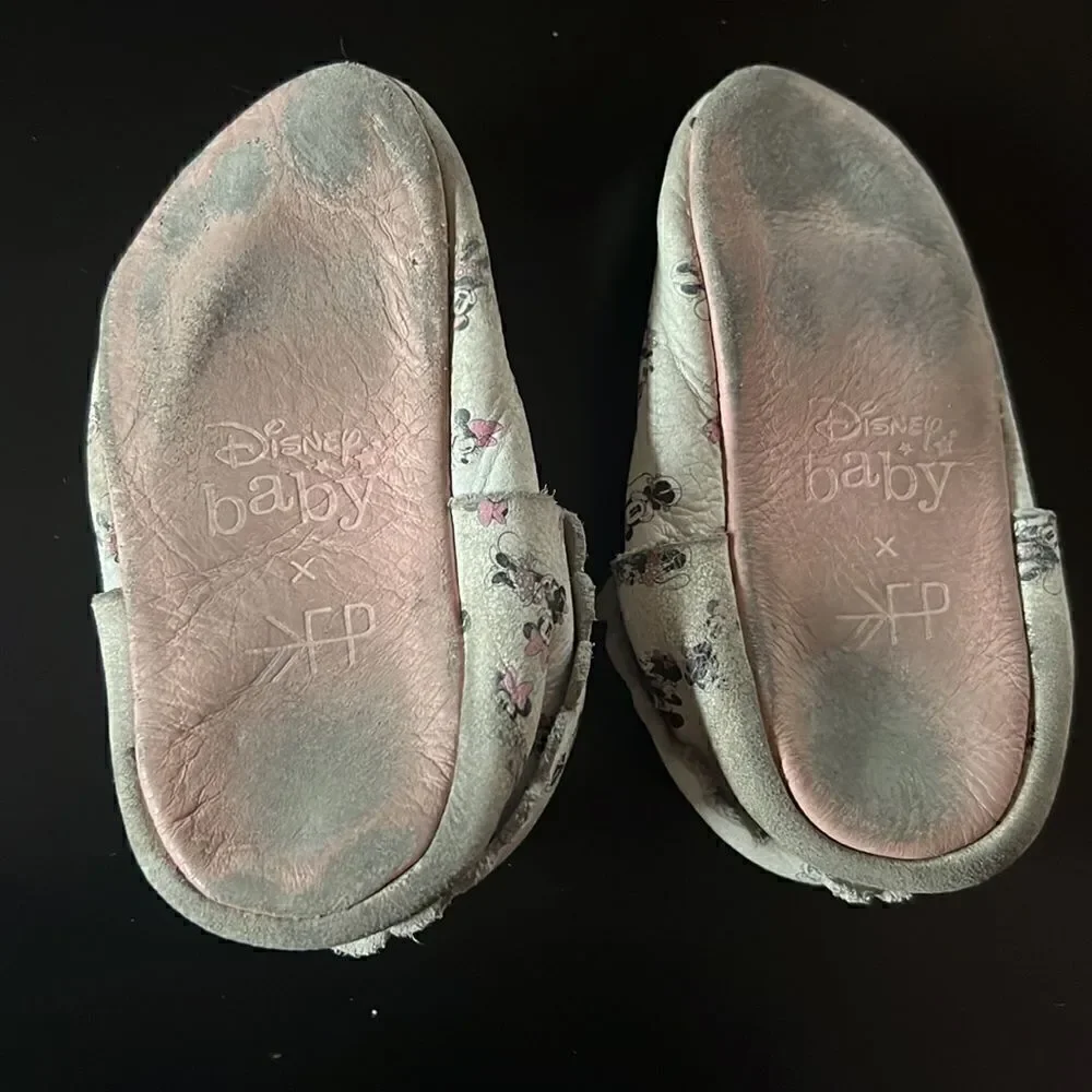 Freshly picked x Disney Minnie moccasins size 4